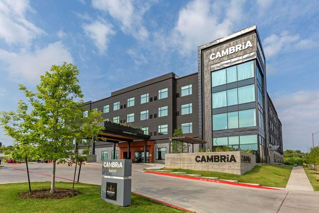 Cambria Hotel Austin Airport Exterior foto